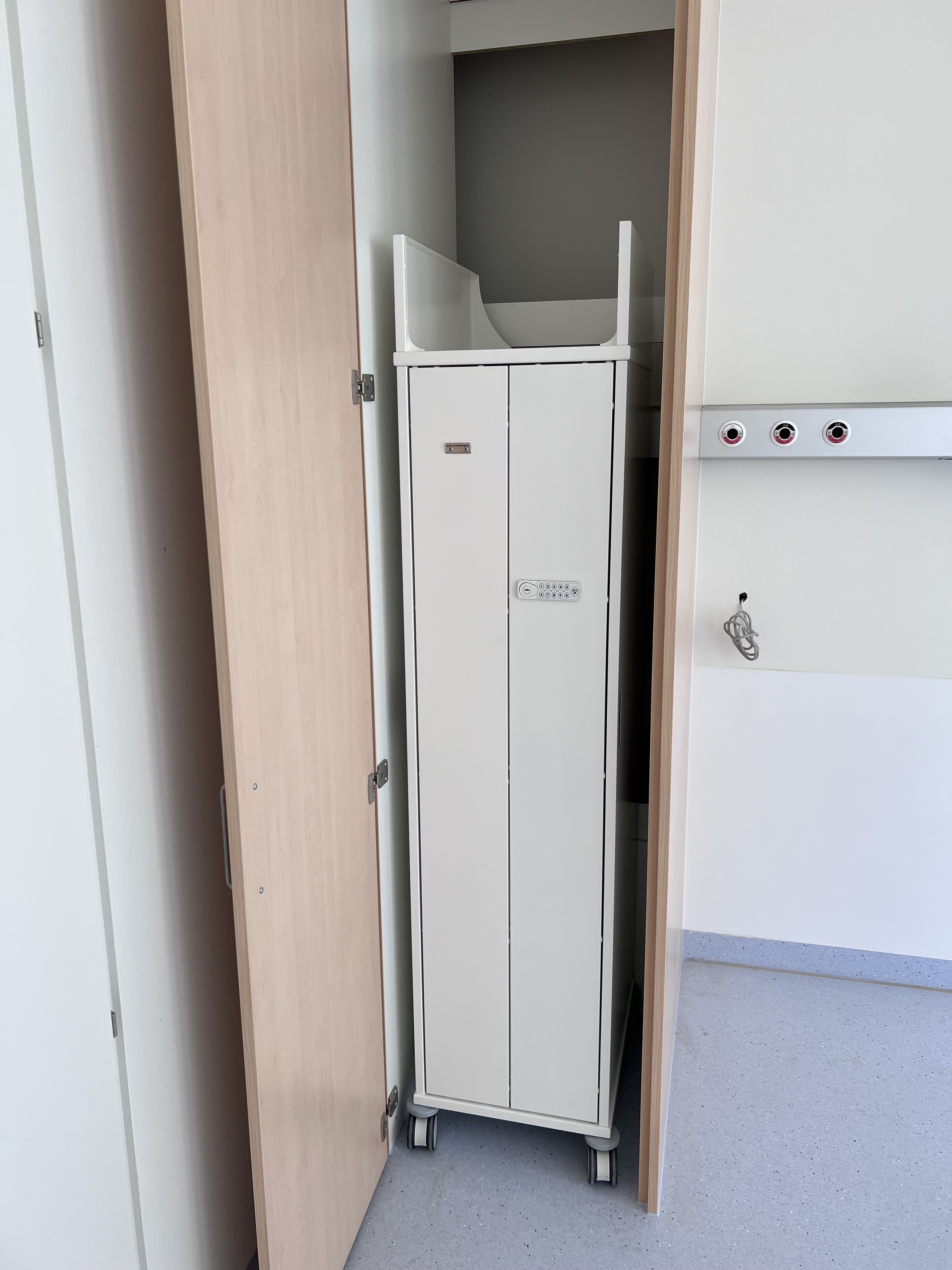 Patientenschrank Ansicht 3